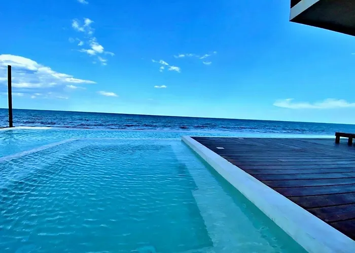 Across From The With 2 Pools & Jungle Vibes Apartment *