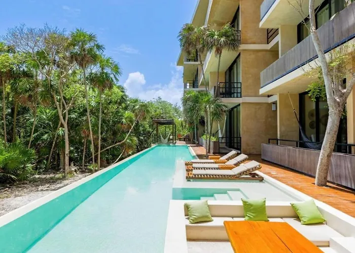 Apartment Across From The With 2 Pools & Jungle Vibes