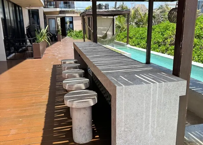 Apartment Across From The With 2 Pools & Jungle Vibes