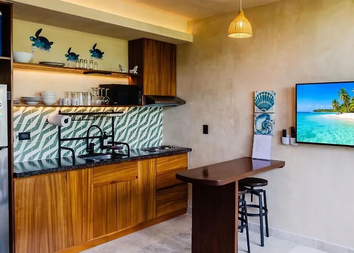 Apartment Across From The With 2 Pools & Jungle Vibes *