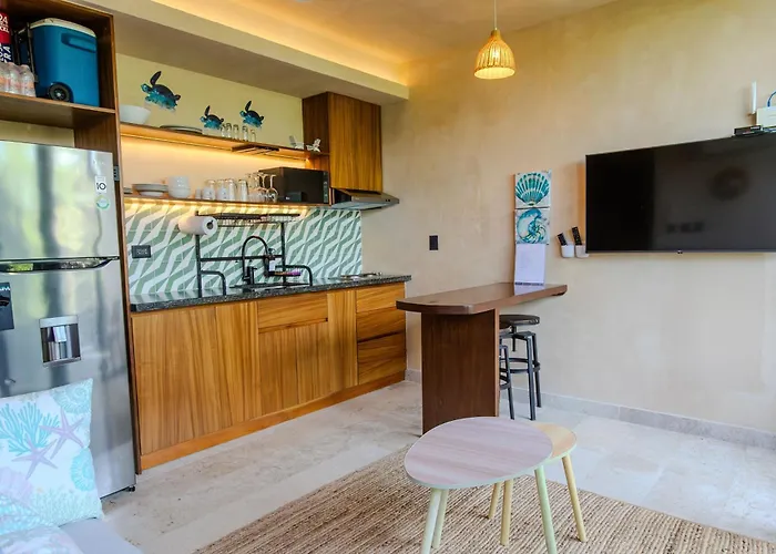 Apartment Across From The With 2 Pools & Jungle Vibes