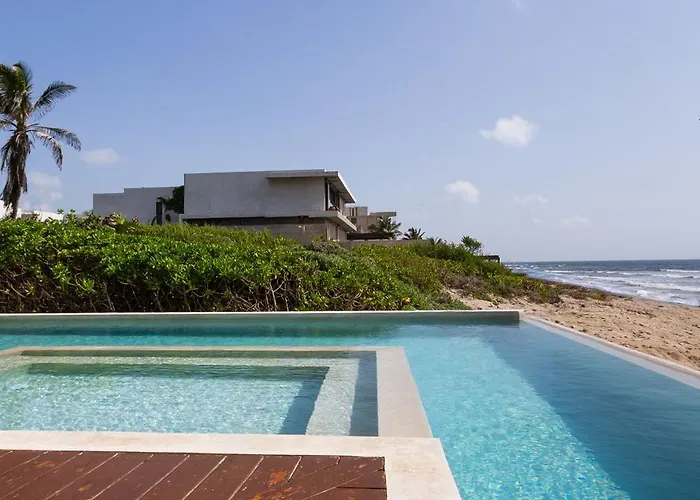 Across From The With 2 Pools & Jungle Vibes Apartment *